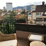 Karina Art Mountain View Apartment