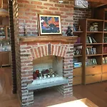 Karina Art Mountain View Apartment